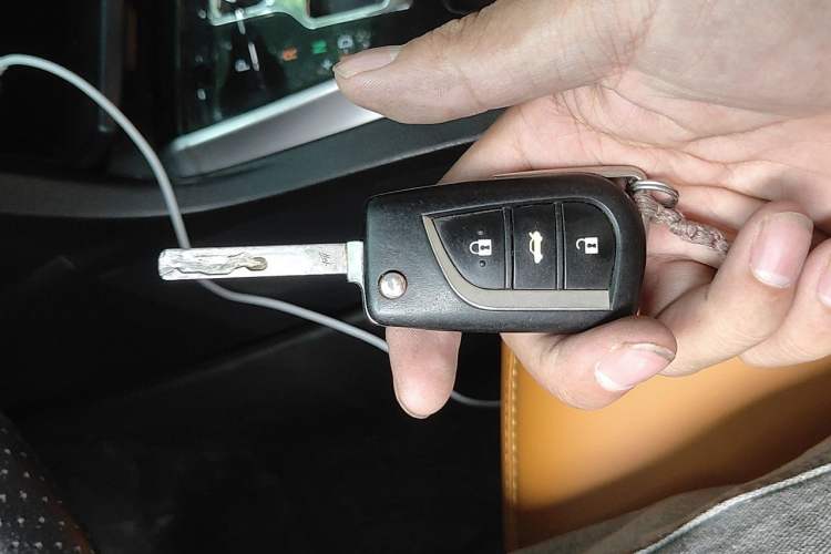 Used Toyota Corolla 2014 1.6L CVT GL Vehicle Key