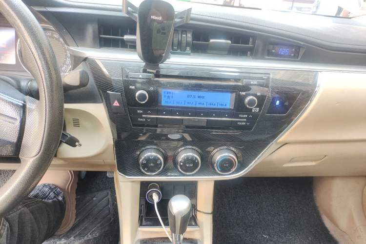 Used Toyota Corolla 2014 1.6L CVT GL-i Audio And AC Panel