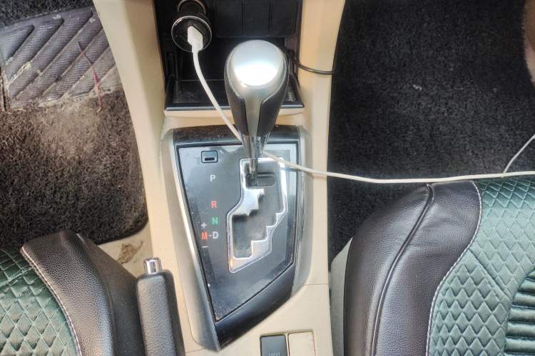 Used Toyota Corolla 2014 1.6L CVT GL-i Gear Lever