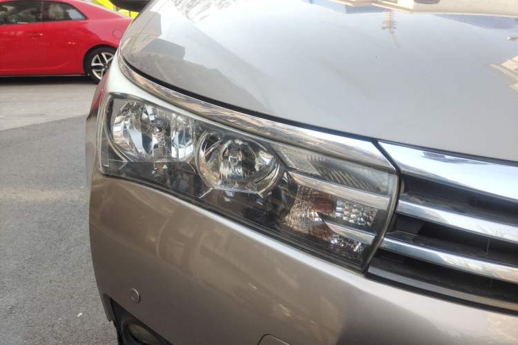 Used Toyota Corolla 2014 1.6L CVT GL-i Right Front Headlight