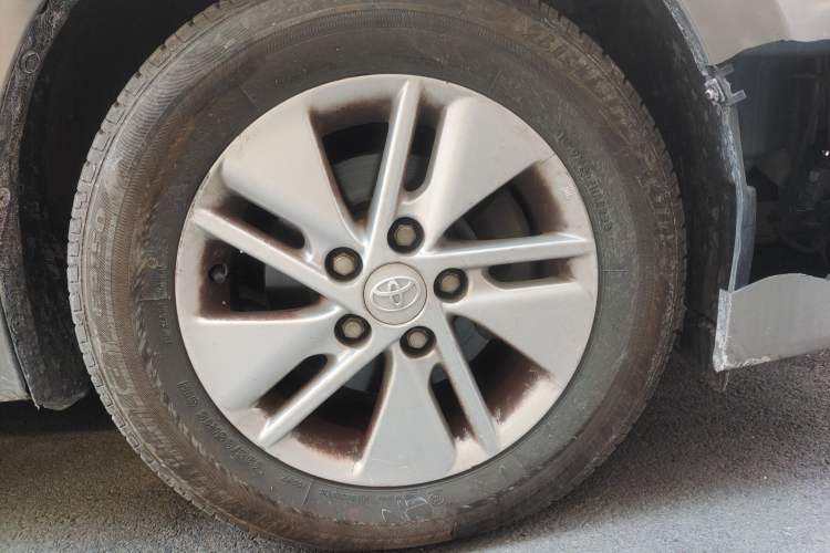 Used Toyota Corolla 2014 1.6L CVT GL-i Right Front Wheel Hub