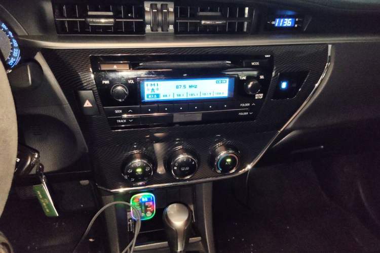 Used Toyota Corolla 2016 1.6L CVT GL-i Cool Edition Audio And AC Panel