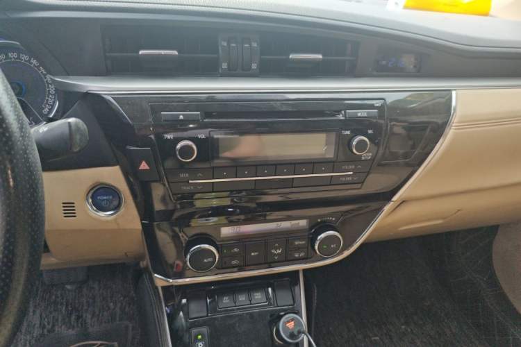 Used Toyota Corolla 2016 Dual-Engine 1.8L E-CVT Elite Edition Audio And AC Panel
