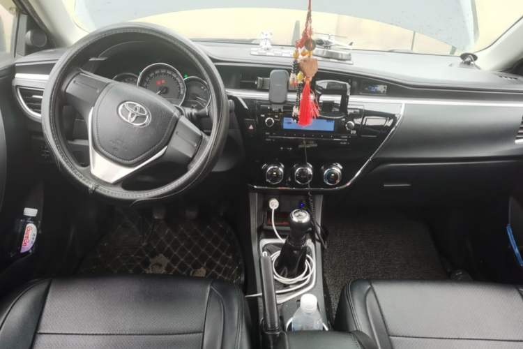 Used Toyota Corolla 2016 1.6L Manual GL-i Cool Edition Center Console