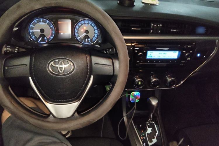 Used Toyota Corolla 2016 1.6L CVT GL-i Cool Edition Center Console