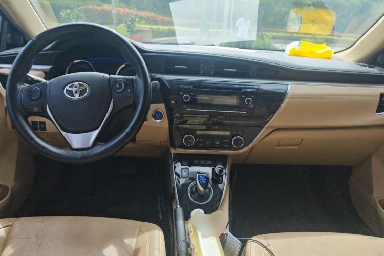 Used Toyota Corolla 2016 Dual-Engine 1.8L E-CVT Elite Edition Center Console