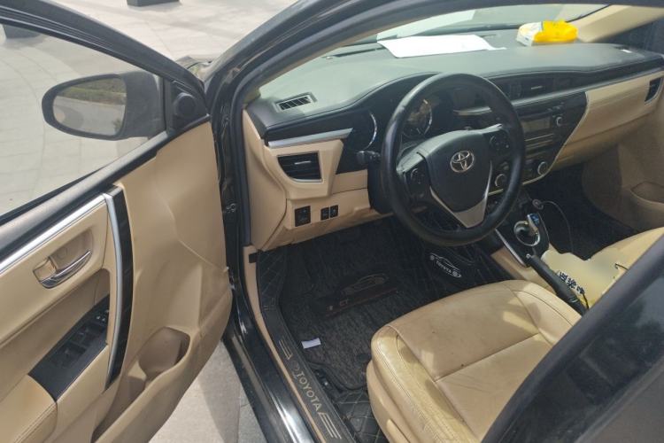 Used Toyota Corolla 2016 Dual-Engine 1.8L E-CVT Elite Edition Driver Seat