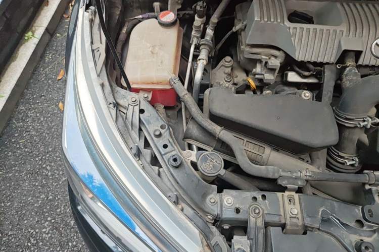 Used Toyota Corolla 2016 Dual-Engine 1.8L E-CVT Elite Edition Engine Bay Right