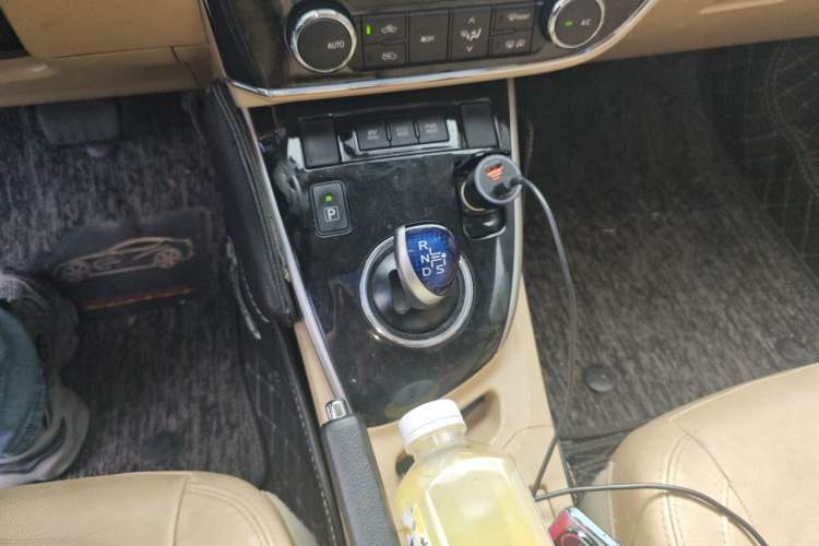 Used Toyota Corolla 2016 Dual-Engine 1.8L E-CVT Elite Edition Gear Lever