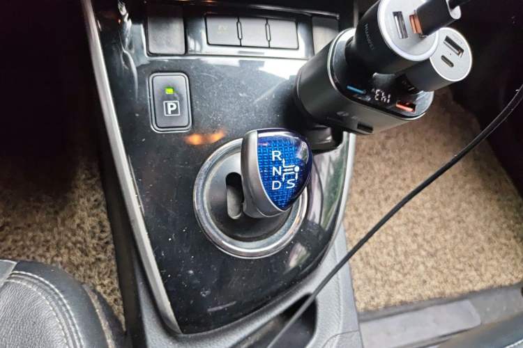 Used Toyota Corolla 2016 Dual-Engine 1.8L E-CVT Elite Edition Gear Lever