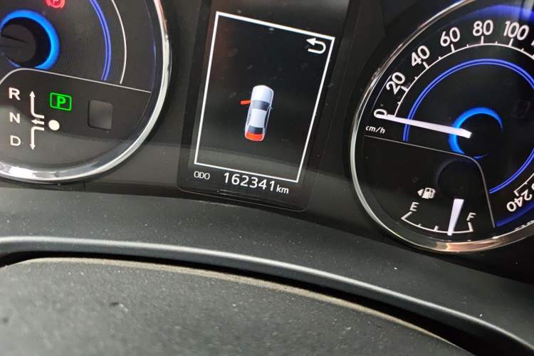 Used Toyota Corolla 2016 Dual-Engine 1.8L E-CVT Elite Edition Odometer Close Up
