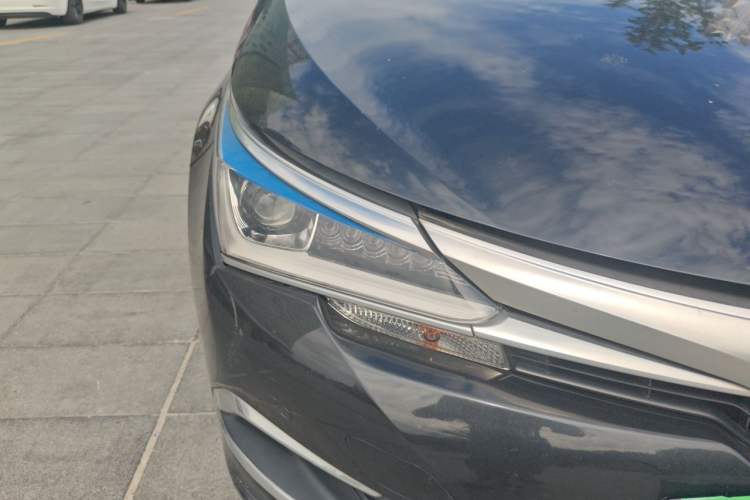 Used Toyota Corolla 2016 Dual-Engine 1.8L E-CVT Elite Edition Right Front Headlight