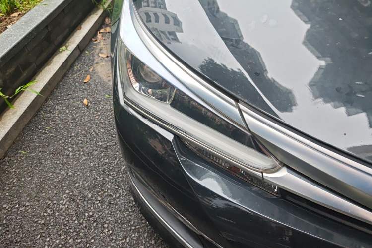Used Toyota Corolla 2016 Dual-Engine 1.8L E-CVT Elite Edition Right Front Headlight