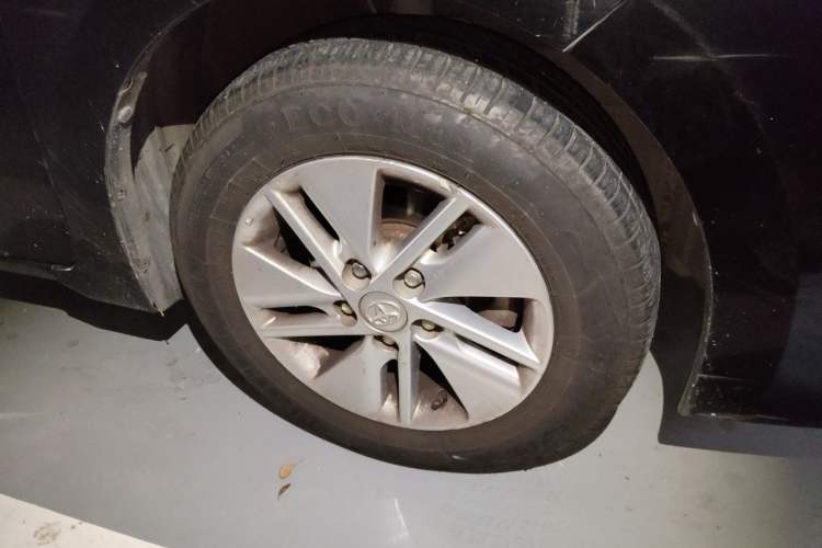 Used Toyota Corolla 2016 1.6L CVT GL-i Cool Edition Right Front Wheel Hub