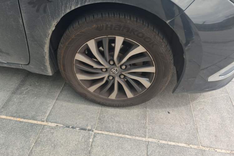 Used Toyota Corolla 2016 Dual-Engine 1.8L E-CVT Elite Edition Right Front Wheel Hub