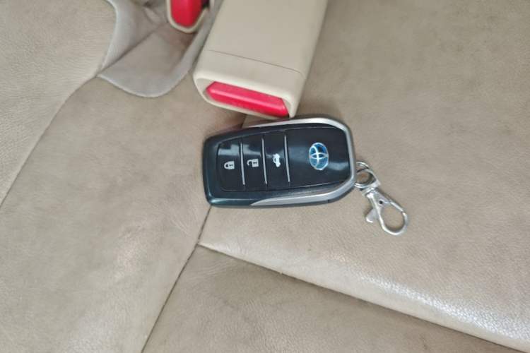 Used Toyota Corolla 2016 Dual-Engine 1.8L E-CVT Elite Edition Vehicle Key