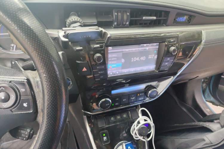 Used Toyota Corolla 2016 Dual-Engine 1.8L E-CVT Elite Edition Audio And AC Panel