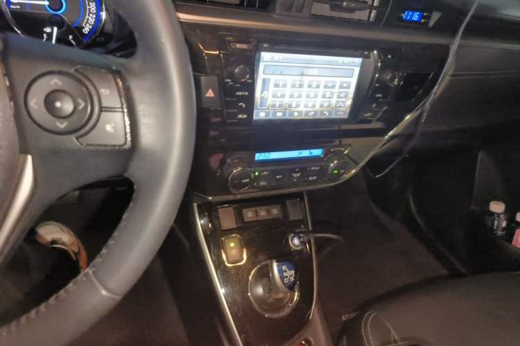 Used Toyota Corolla 2016 Dual-Engine 1.8L E-CVT Elite Edition Audio And AC Panel