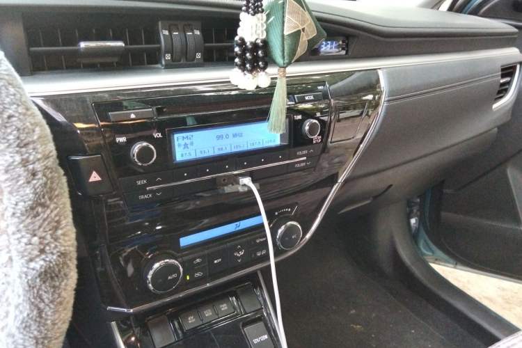 Used Toyota Corolla 2016 Dual-Engine 1.8L E-CVT Elite Edition Audio And AC Panel