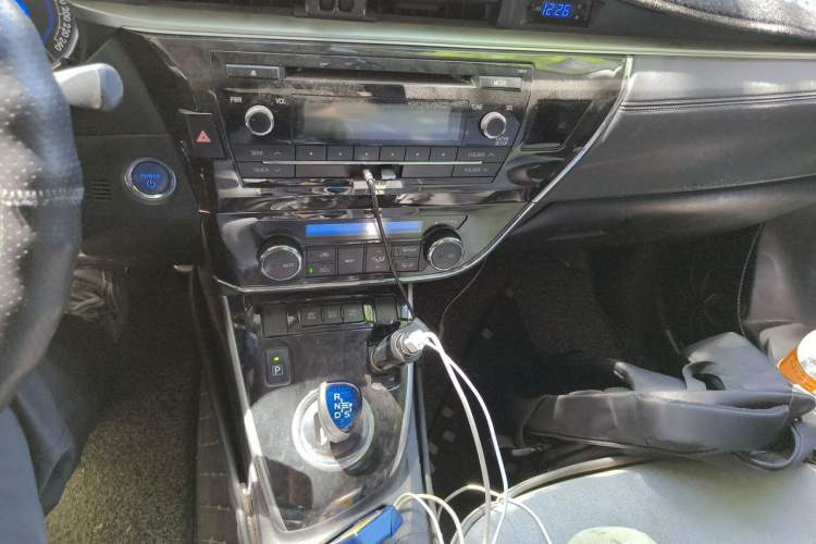 Used Toyota Corolla 2016 Dual-Engine 1.8L E-CVT Elite Edition Audio And AC Panel