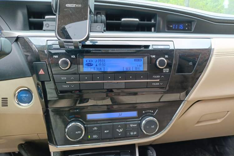 Used Toyota Corolla 2016 Dual-Engine 1.8L E-CVT Elite Edition Audio And AC Panel