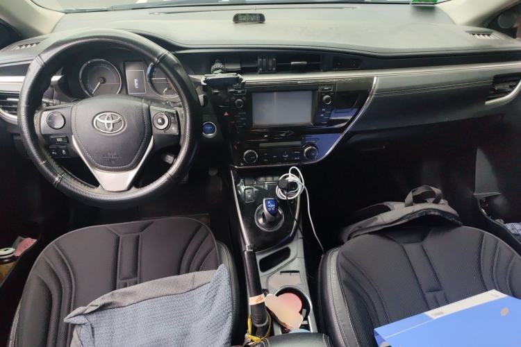 Used Toyota Corolla 2016 Dual-Engine 1.8L E-CVT Elite Edition Center Console