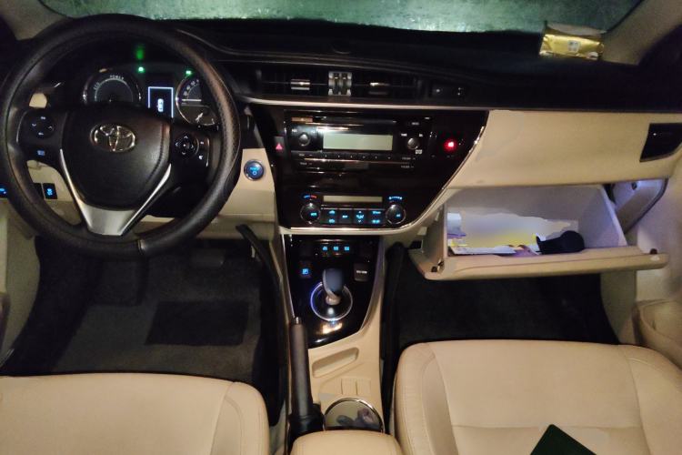 Used Toyota Corolla 2016 Dual-Engine 1.8L E-CVT Elite Edition Center Console