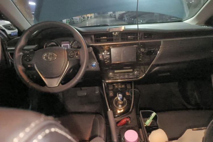 Used Toyota Corolla 2016 Dual-Engine 1.8L E-CVT Elite Edition Center Console