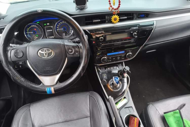 Used Toyota Corolla 2016 Dual-Engine 1.8L E-CVT Elite Edition Center Console