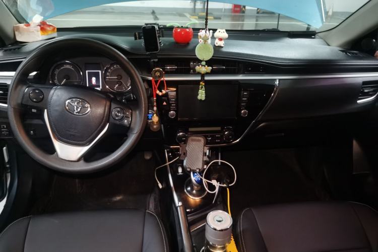 Used Toyota Corolla 2016 Dual-Engine 1.8L E-CVT Elite Edition Center Console
