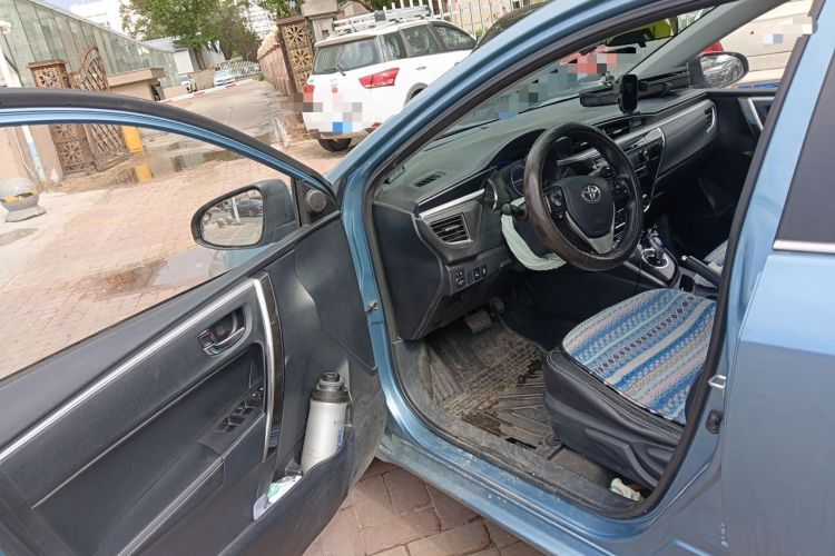 Used Toyota Corolla 2016 Dual-Engine 1.8L E-CVT Elite Edition Driver Seat