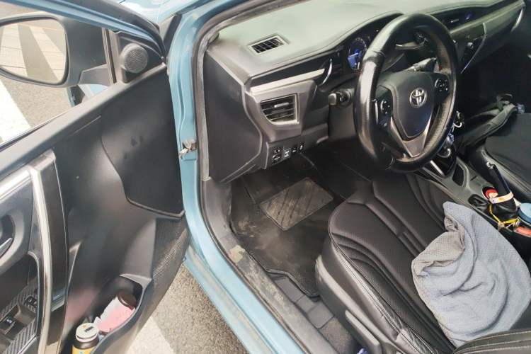 Used Toyota Corolla 2016 Dual-Engine 1.8L E-CVT Elite Edition Driver Seat