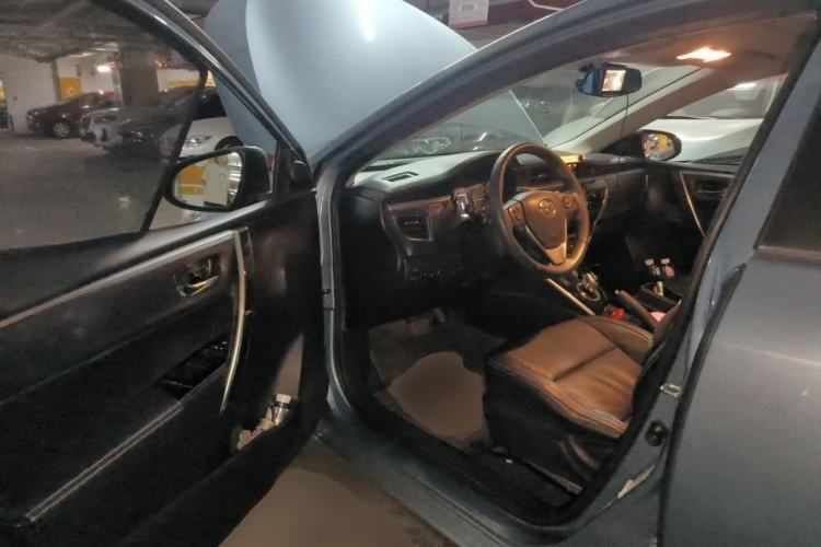Used Toyota Corolla 2016 Dual-Engine 1.8L E-CVT Elite Edition Driver Seat