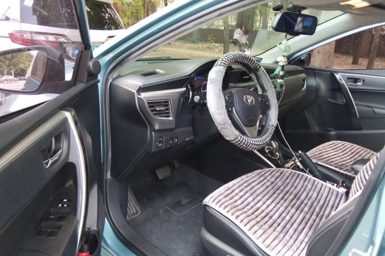 Used Toyota Corolla 2016 Dual-Engine 1.8L E-CVT Elite Edition Driver Seat