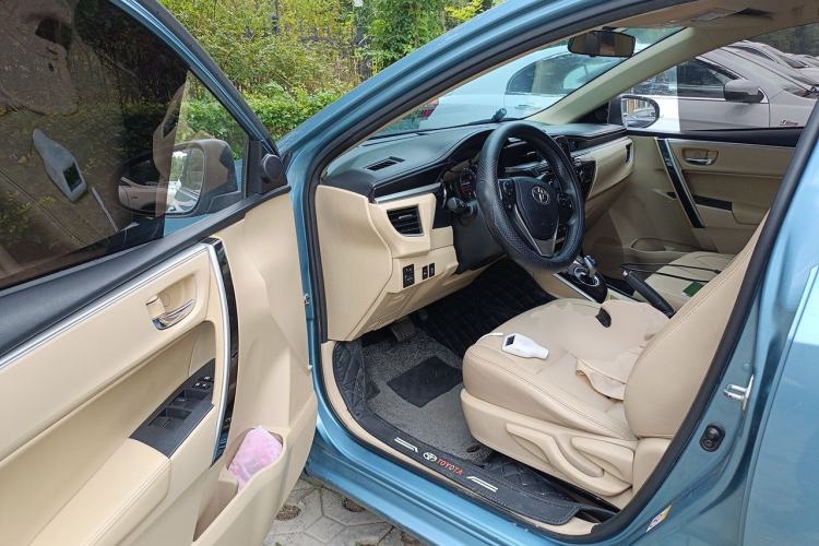 Used Toyota Corolla 2016 Dual-Engine 1.8L E-CVT Elite Edition Driver Seat