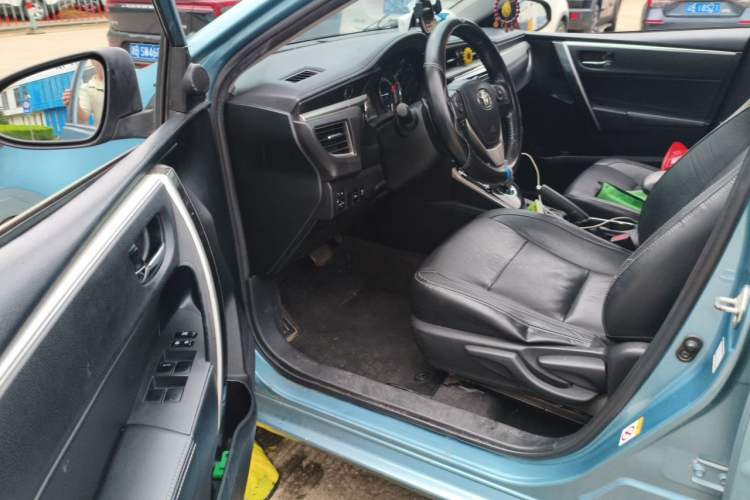 Used Toyota Corolla 2016 Dual-Engine 1.8L E-CVT Elite Edition Driver Seat