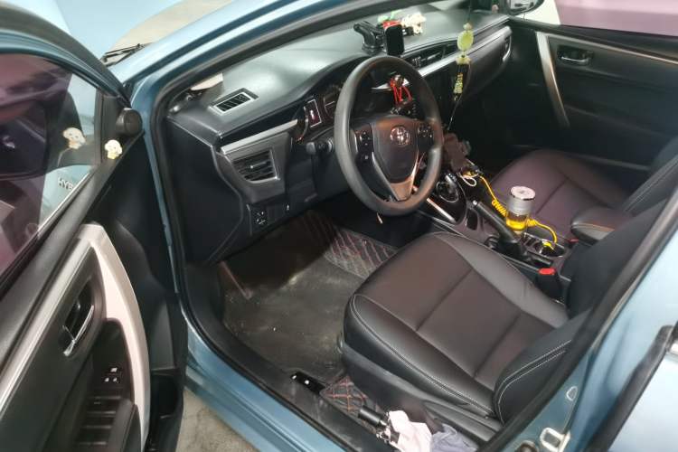Used Toyota Corolla 2016 Dual-Engine 1.8L E-CVT Elite Edition Driver Seat