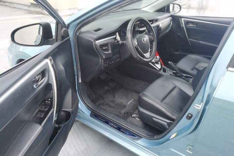 Used Toyota Corolla 2016 Dual-Engine 1.8L E-CVT Elite Edition Driver Seat
