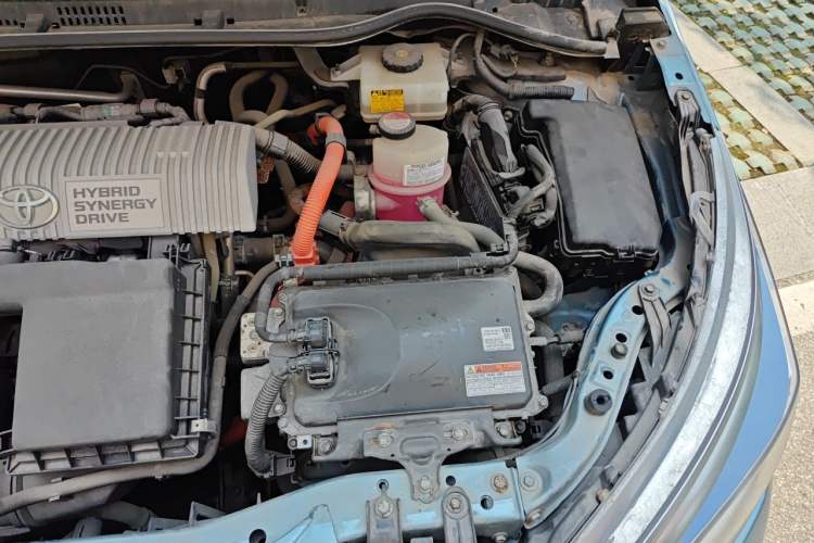 Used Toyota Corolla 2016 Dual-Engine 1.8L E-CVT Elite Edition Engine Bay Left