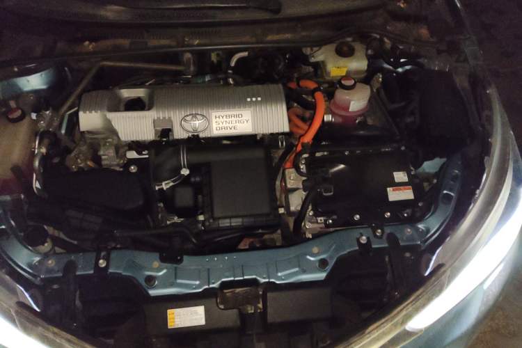 Used Toyota Corolla 2016 Dual-Engine 1.8L E-CVT Elite Edition Engine Bay Left
