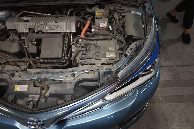 Used Toyota Corolla 2016 Dual-Engine 1.8L E-CVT Elite Edition Engine Bay Left