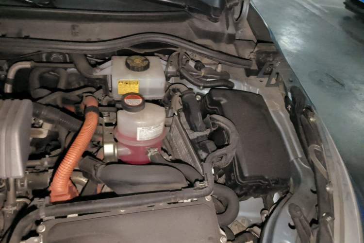 Used Toyota Corolla 2016 Dual-Engine 1.8L E-CVT Elite Edition Engine Bay Left