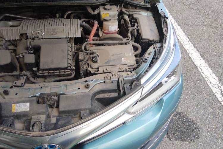 Used Toyota Corolla 2016 Dual-Engine 1.8L E-CVT Elite Edition Engine Bay Left