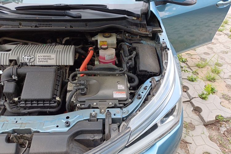 Used Toyota Corolla 2016 Dual-Engine 1.8L E-CVT Elite Edition Engine Bay Left