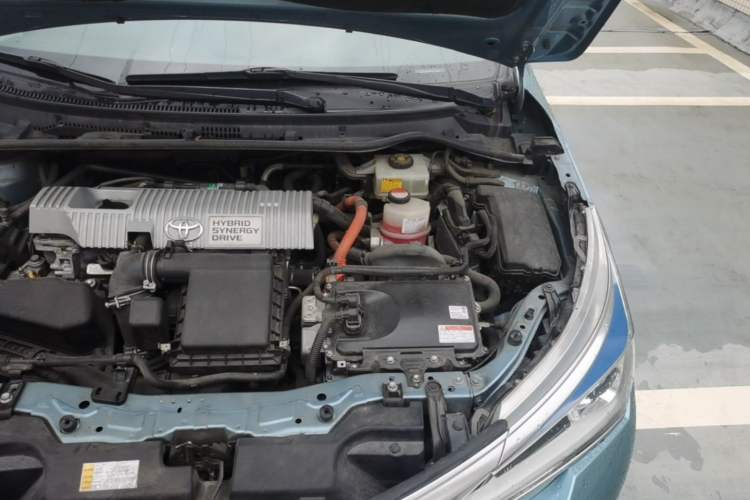 Used Toyota Corolla 2016 Dual-Engine 1.8L E-CVT Elite Edition Engine Bay Left