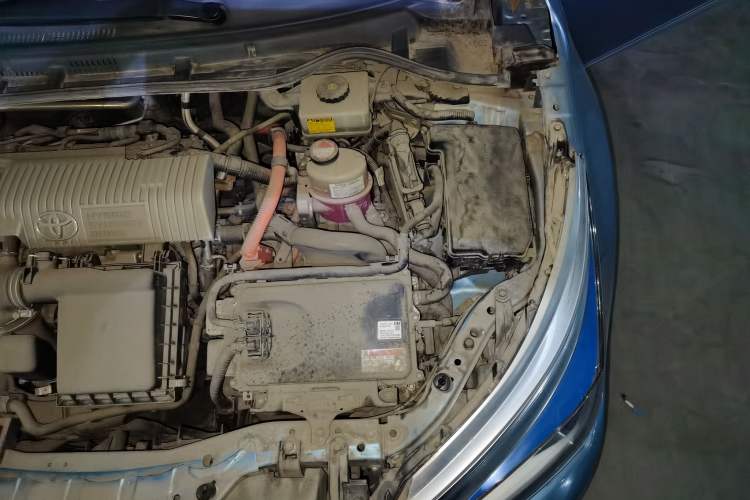 Used Toyota Corolla 2016 Dual-Engine 1.8L E-CVT Elite Edition Engine Bay Left