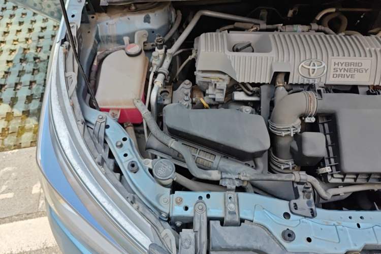 Used Toyota Corolla 2016 Dual-Engine 1.8L E-CVT Elite Edition Engine Bay Right