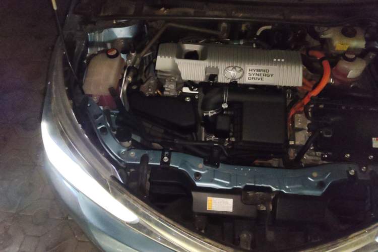 Used Toyota Corolla 2016 Dual-Engine 1.8L E-CVT Elite Edition Engine Bay Right
