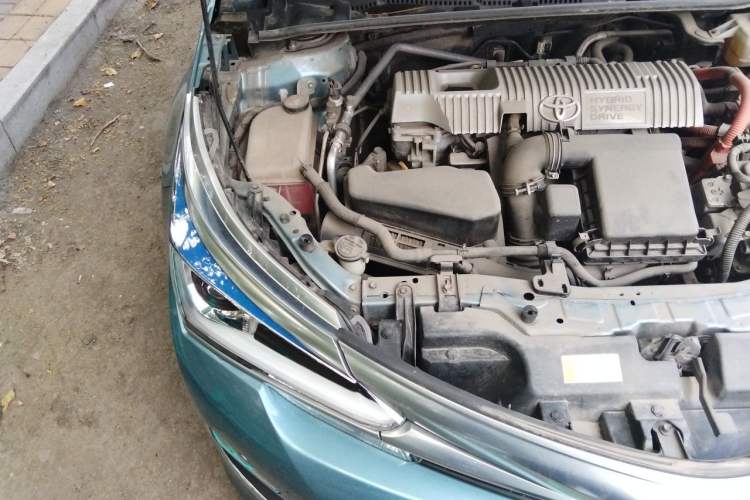 Used Toyota Corolla 2016 Dual-Engine 1.8L E-CVT Elite Edition Engine Bay Right