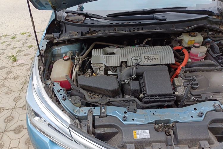 Used Toyota Corolla 2016 Dual-Engine 1.8L E-CVT Elite Edition Engine Bay Right